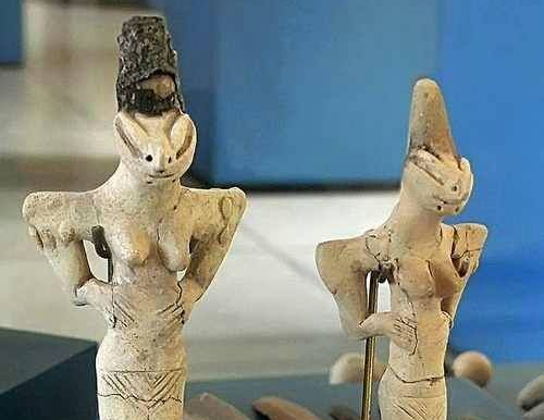 These items include humanoid figurines with lizard-like characteristics, both male ad female